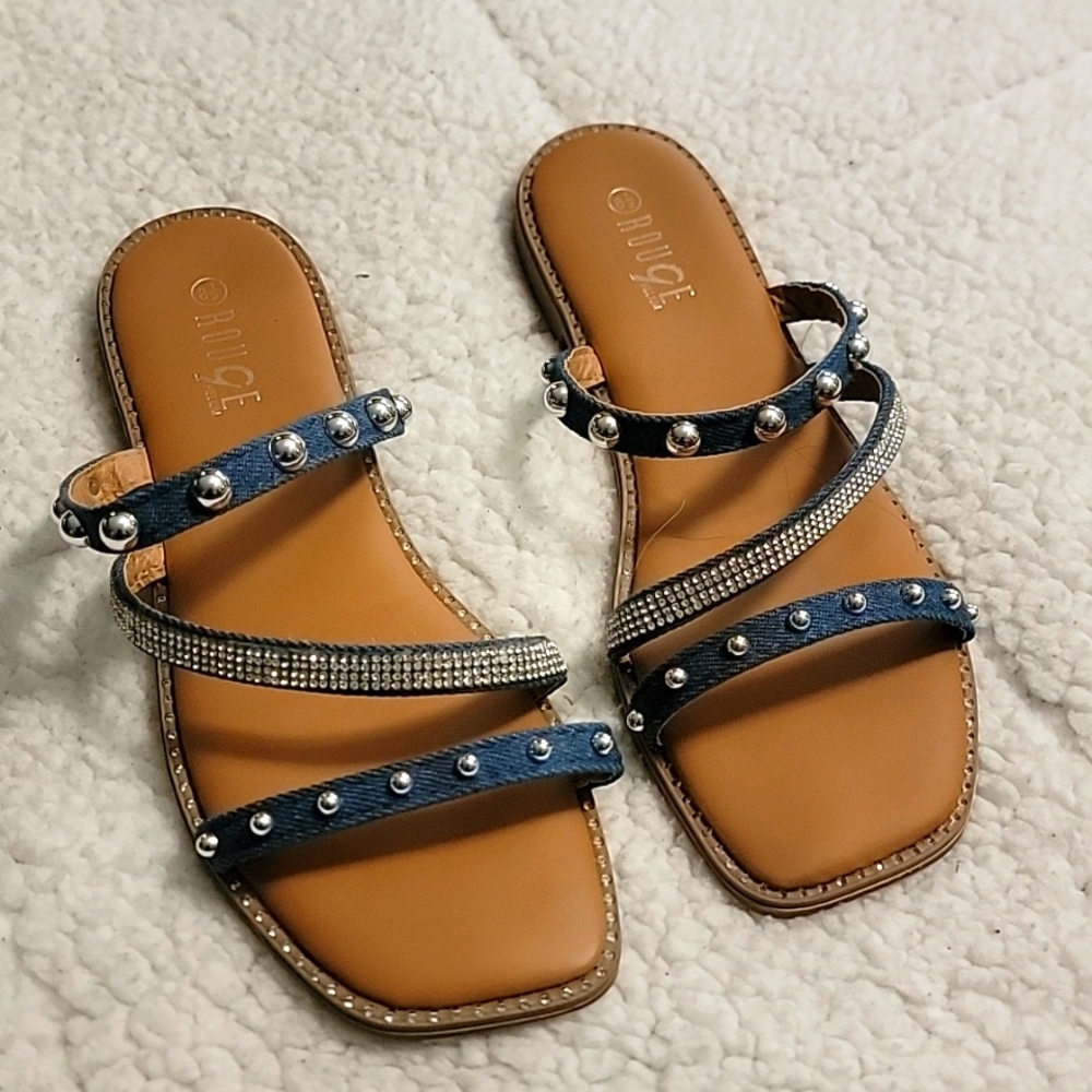 Rouge size 8 1/2. Blue jean fabric